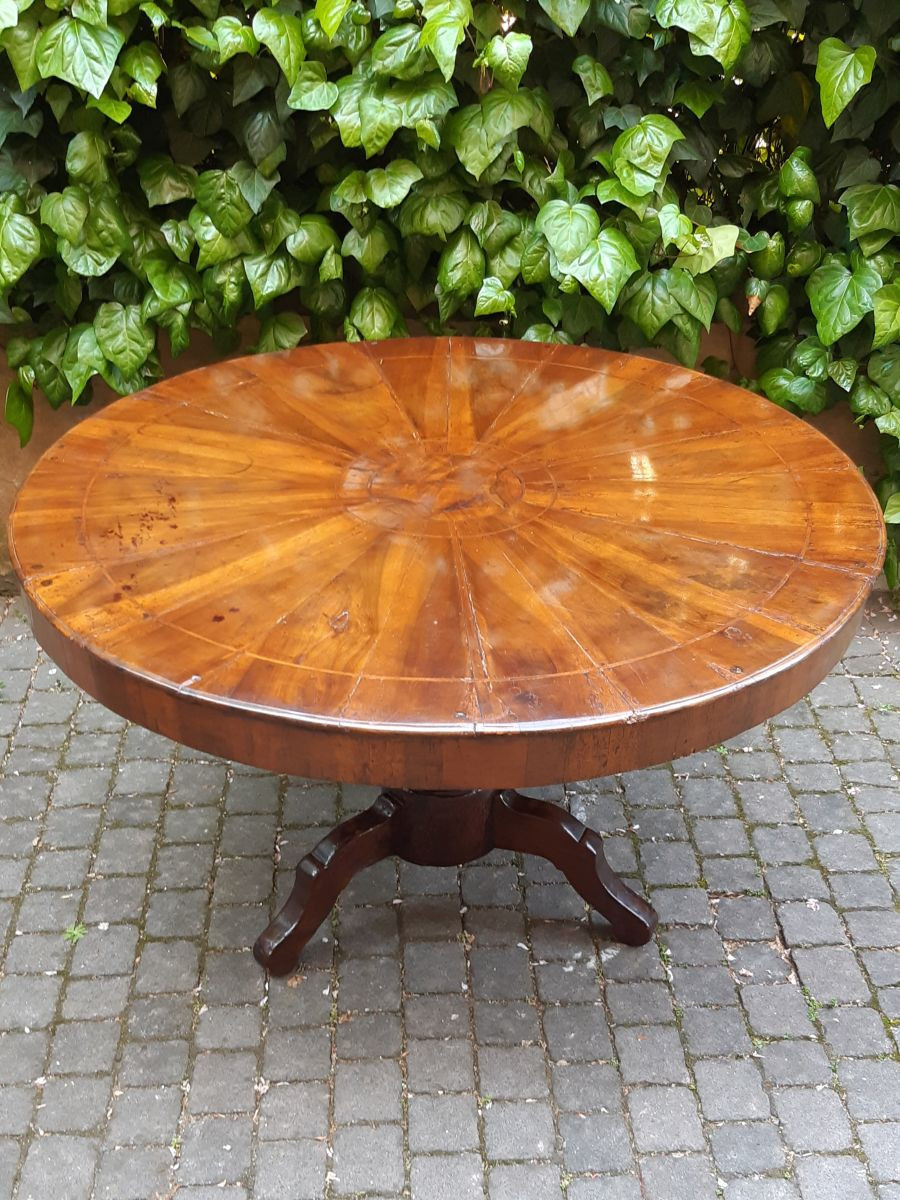 Tavolo tondo antico emiliano lastronato a spicchi