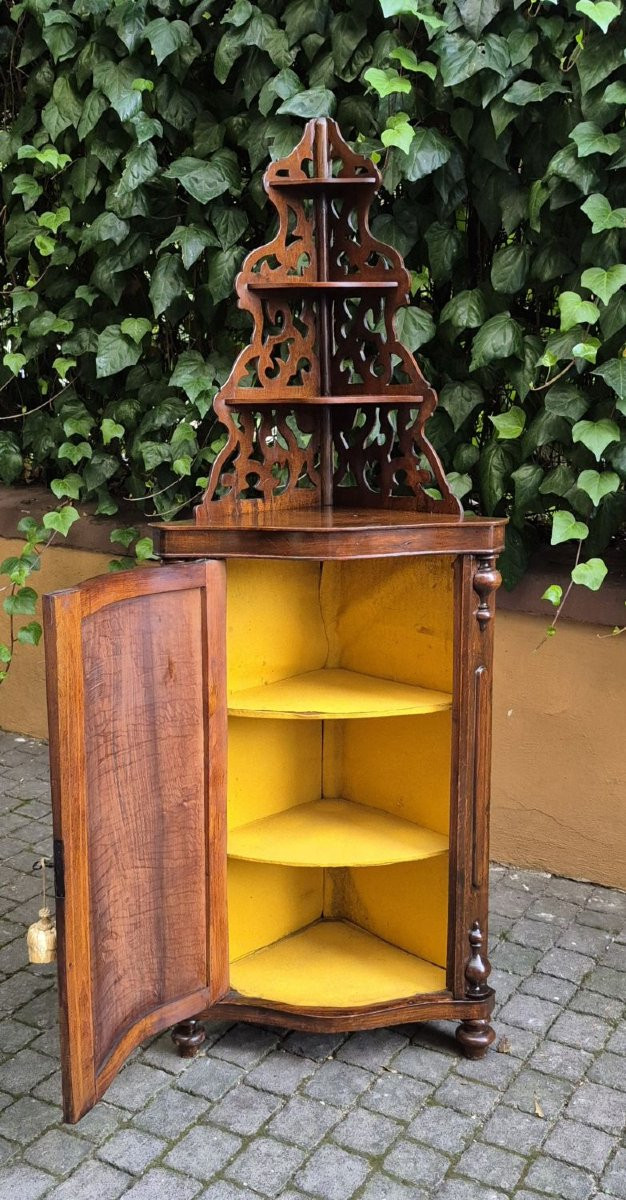 Angoliera cantonale antico bombata in noce con etagere-photo-3