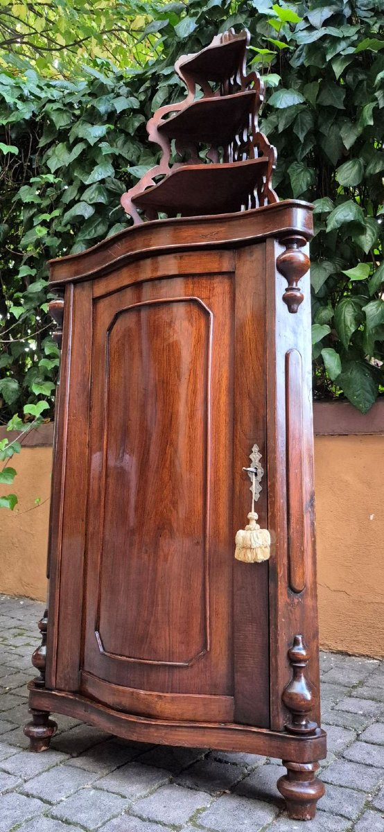 Angoliera cantonale antico bombata in noce con etagere-photo-4