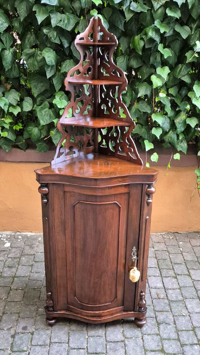 Angoliera cantonale antico bombata in noce con etagere-photo-1