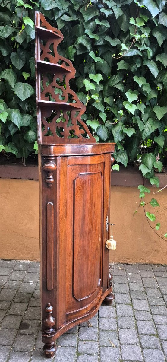 Angoliera cantonale antico bombata in noce con etagere-photo-5