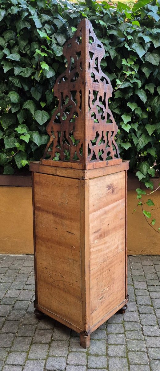 Angoliera cantonale antico bombata in noce con etagere-photo-6