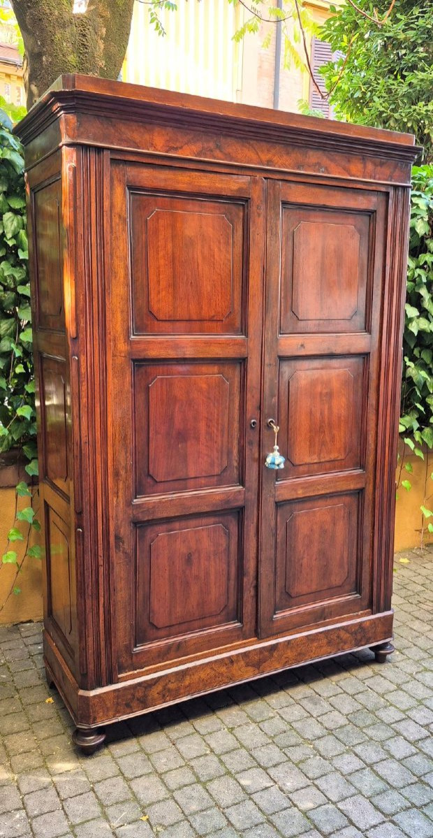 Armadio credenza antico pannellato emiliano in noce-photo-2
