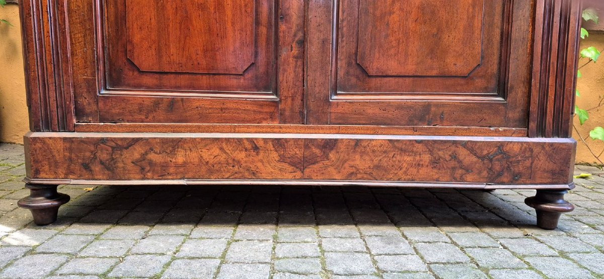 Armadio credenza antico pannellato emiliano in noce-photo-1