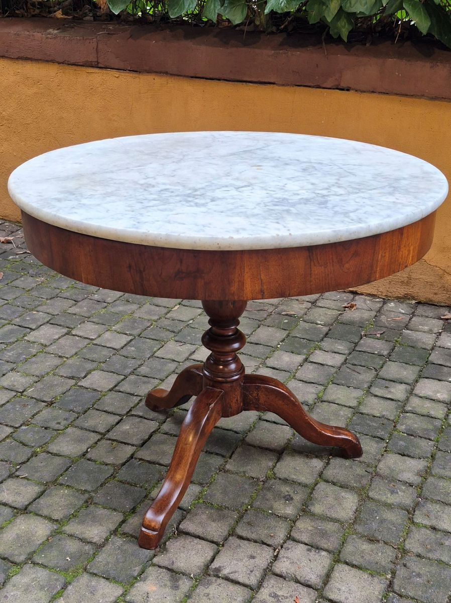Tavolino tondo antico dell'800 in noce e piano marmo