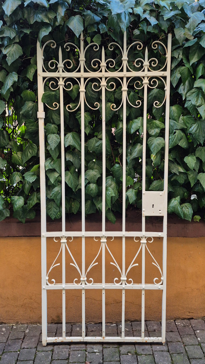 Cancello antico in ferro battuto dell'800
