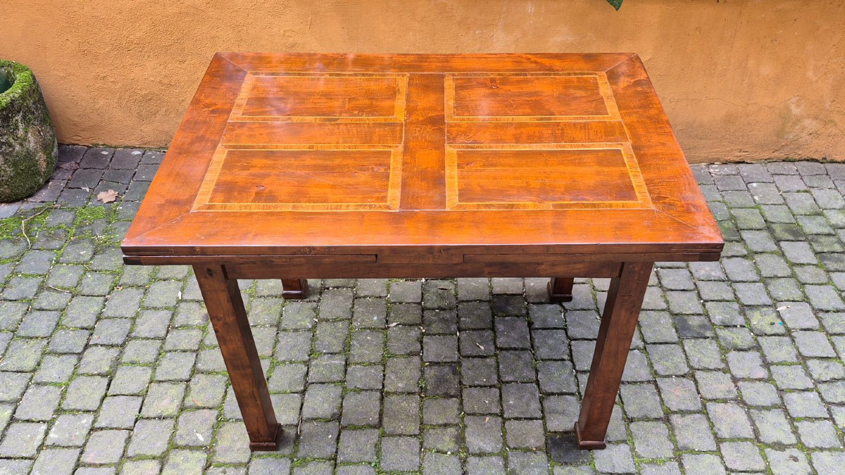 Tavolo antico allungabile stile Impero con piano filettato