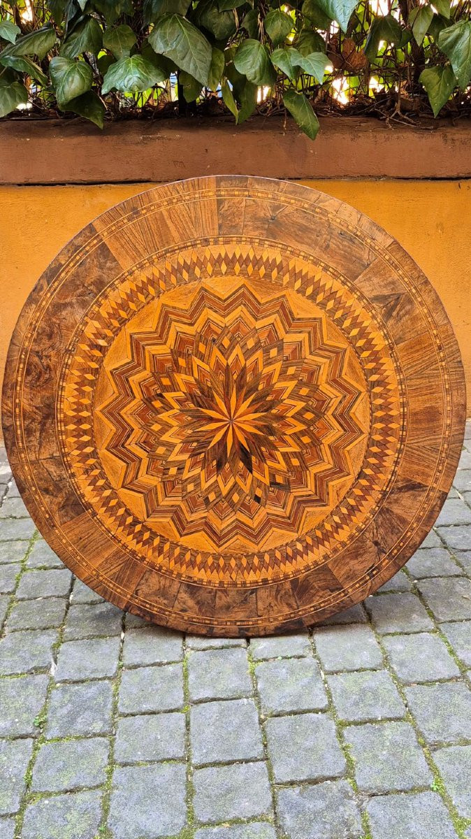 Tavolino tondo antico di Rolo intarsiato-photo-4