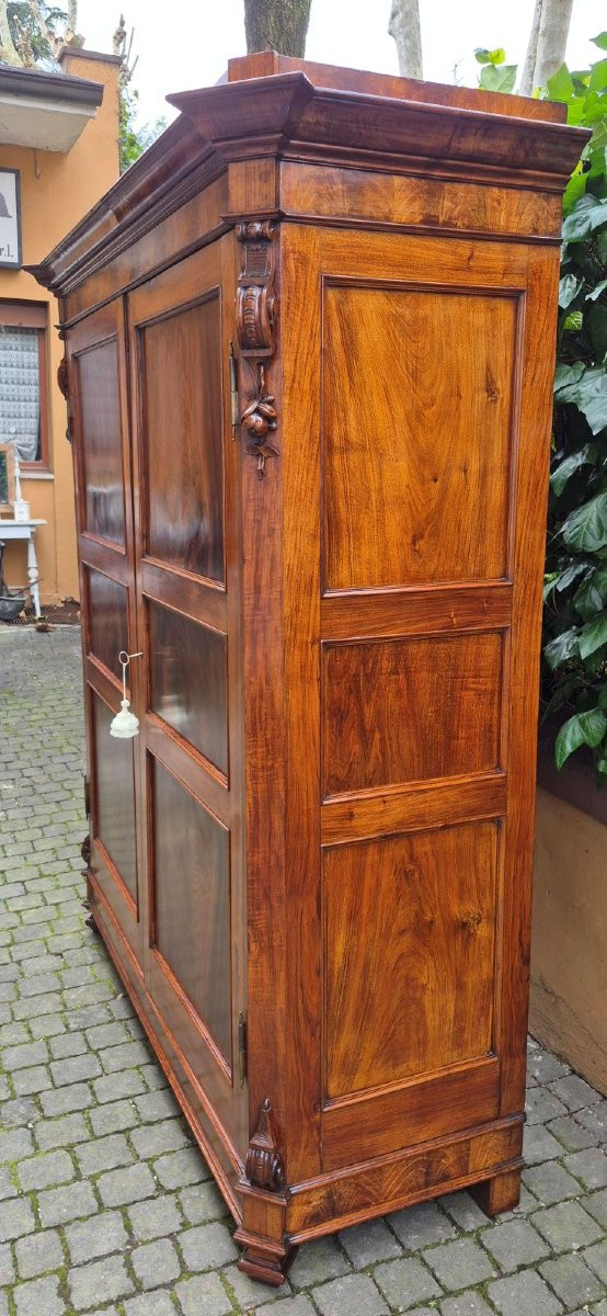 Armadio antico emiliano in noce con ghirlande intagliate-photo-7