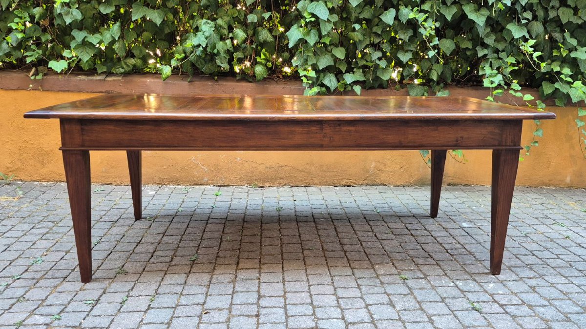 Tavolo grande antico piemontese con gambe a spillo