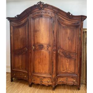 Curved Walnut Wardrobe, 18th Century, Opening With Three Doors And Three Drawers