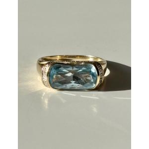 Ring Set With A Blue Stone In 9ct Gold