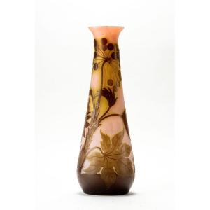 Vaso Gallé con uva e foglie