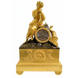 Mantel Clock, Allegory Of Abundance In Bronze, 19th Century Restoration Period.
