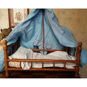 Doll's Bed 1925