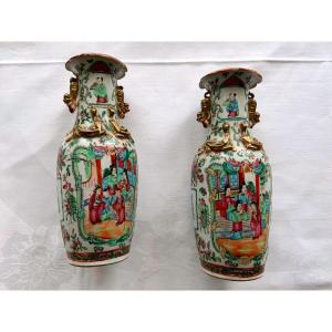 Canton, China Pair Of Baluster Vases Famille Rose Enamel Qing Dynasty, 19th Century H. 24.5 Cm
