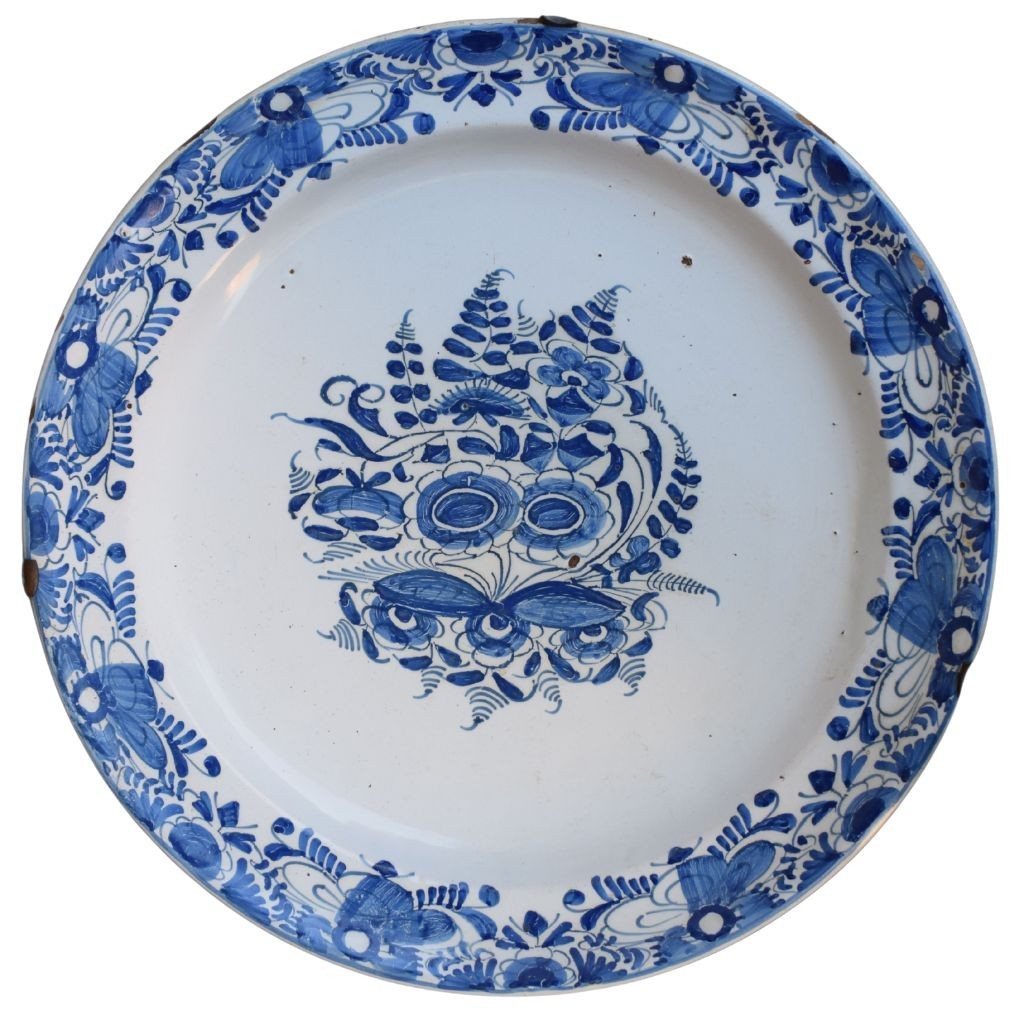 Piatto da parata in maiolica della manifattura Antonibon, Nove di Bassano, XVIII secolo