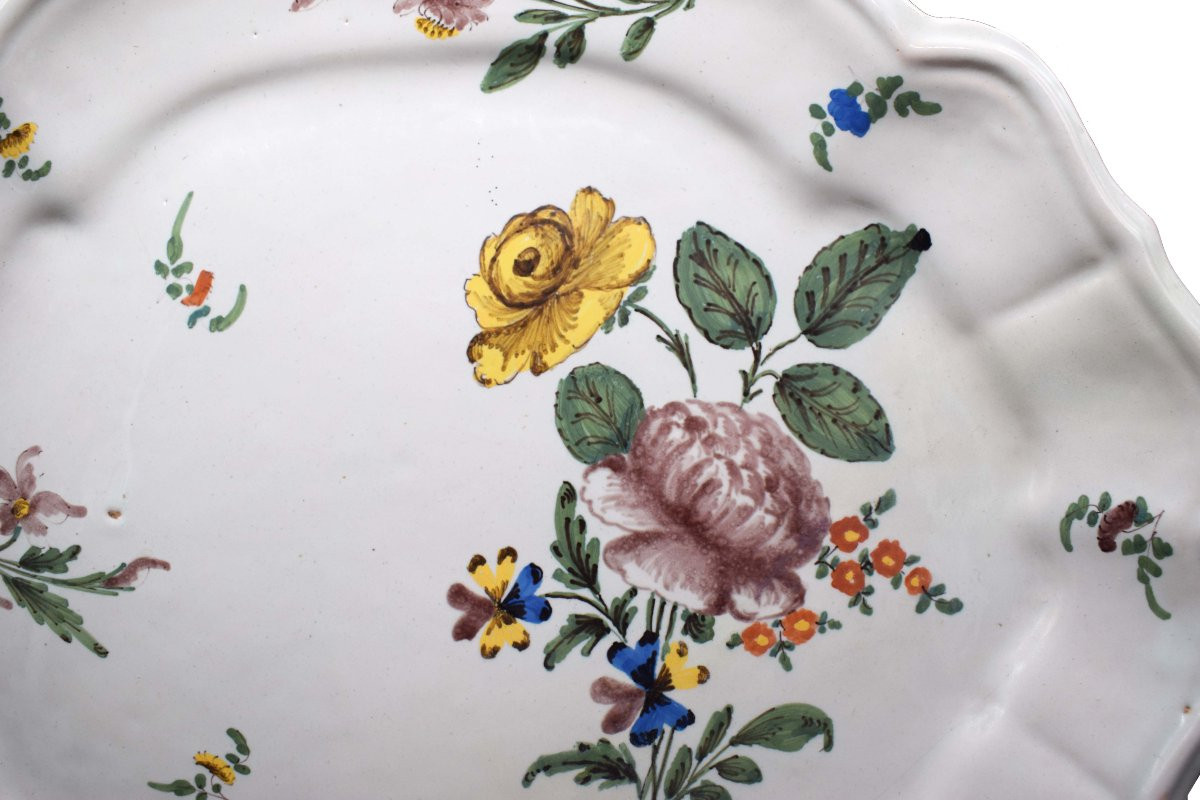 Vassoio in maiolica di Bassano, Metà XVIII secolo con fiori-photo-2