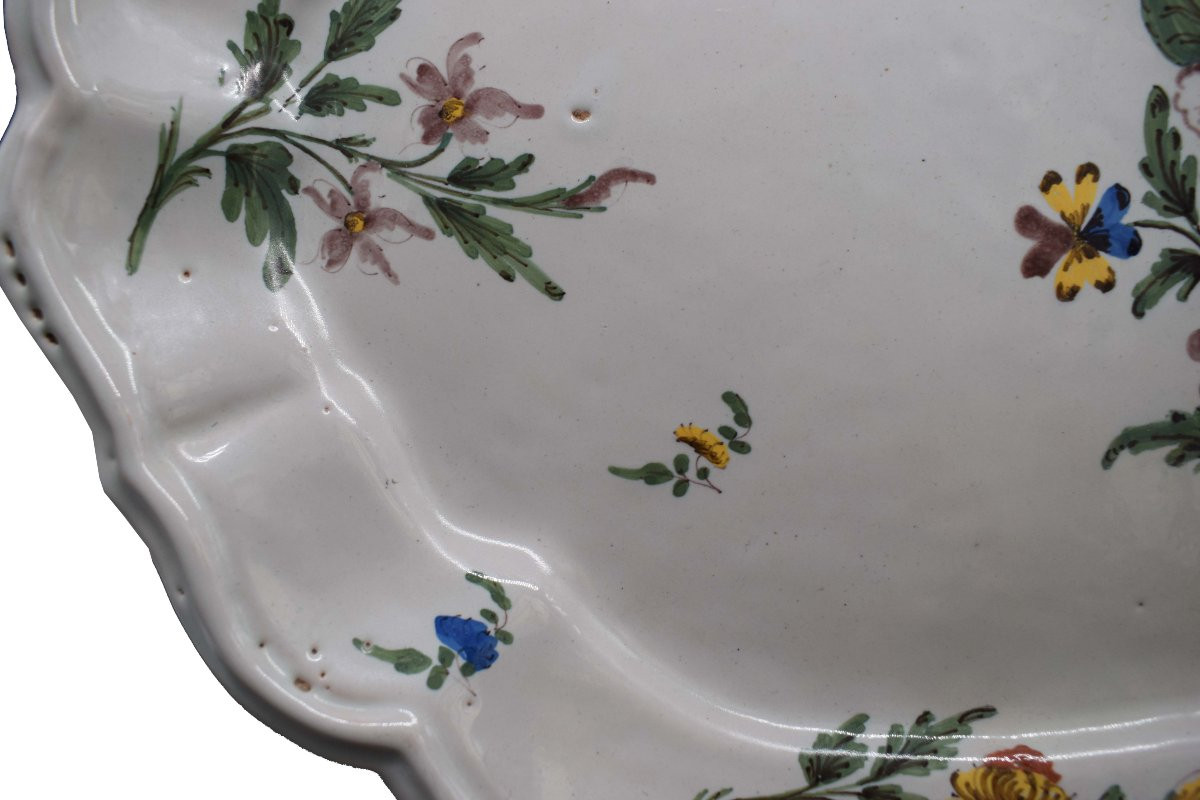 Vassoio in maiolica di Bassano, Metà XVIII secolo con fiori-photo-4