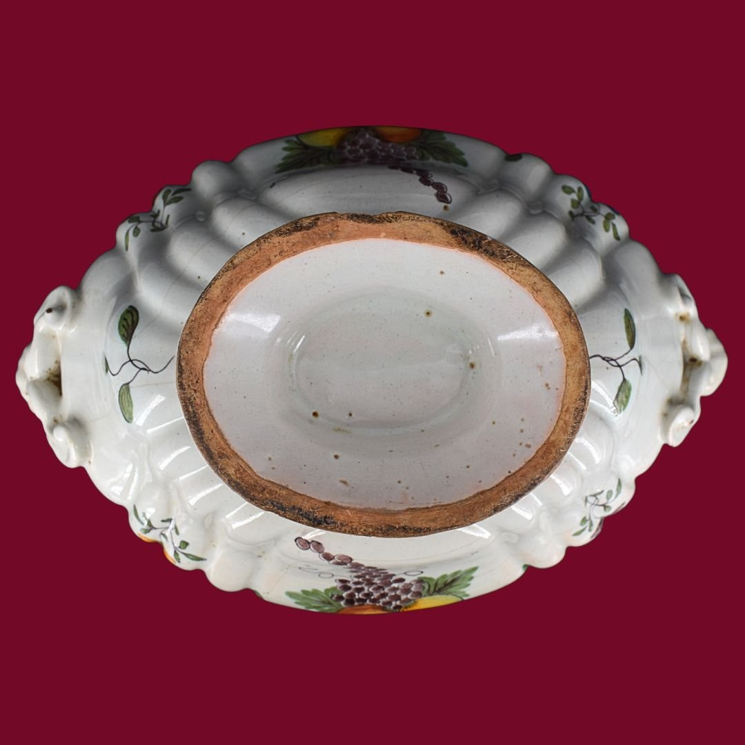 XVIII secolo, Imola (Emilia, Italia), Zuppiera in maiolica policroma-photo-1