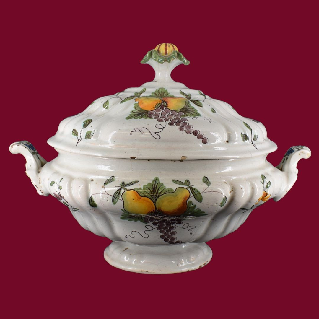 XVIII secolo, Imola (Emilia, Italia), Zuppiera in maiolica policroma