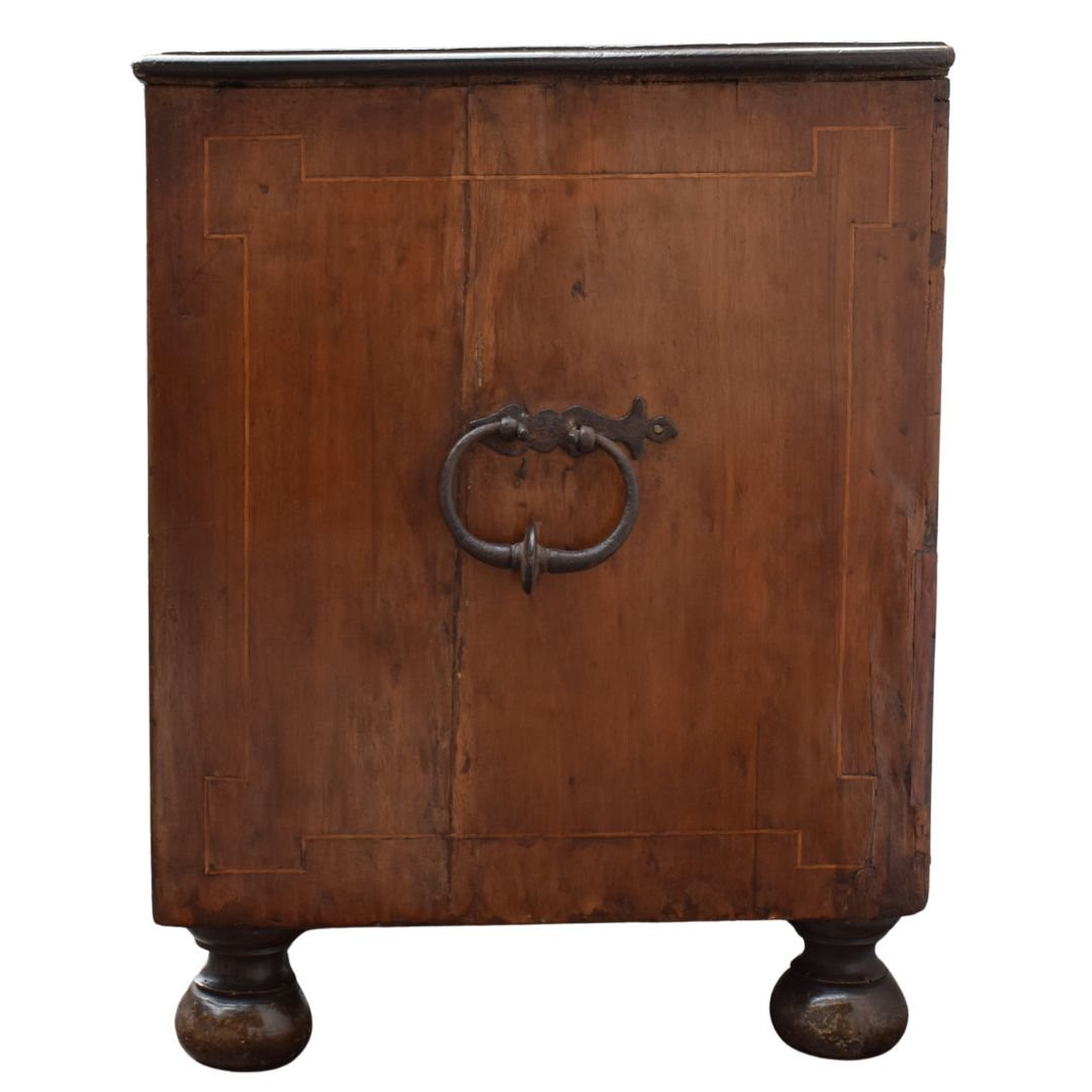 Stipo - monetiere decorato a paesini, XVI secolo, Piemonte, Nord Italia-photo-1