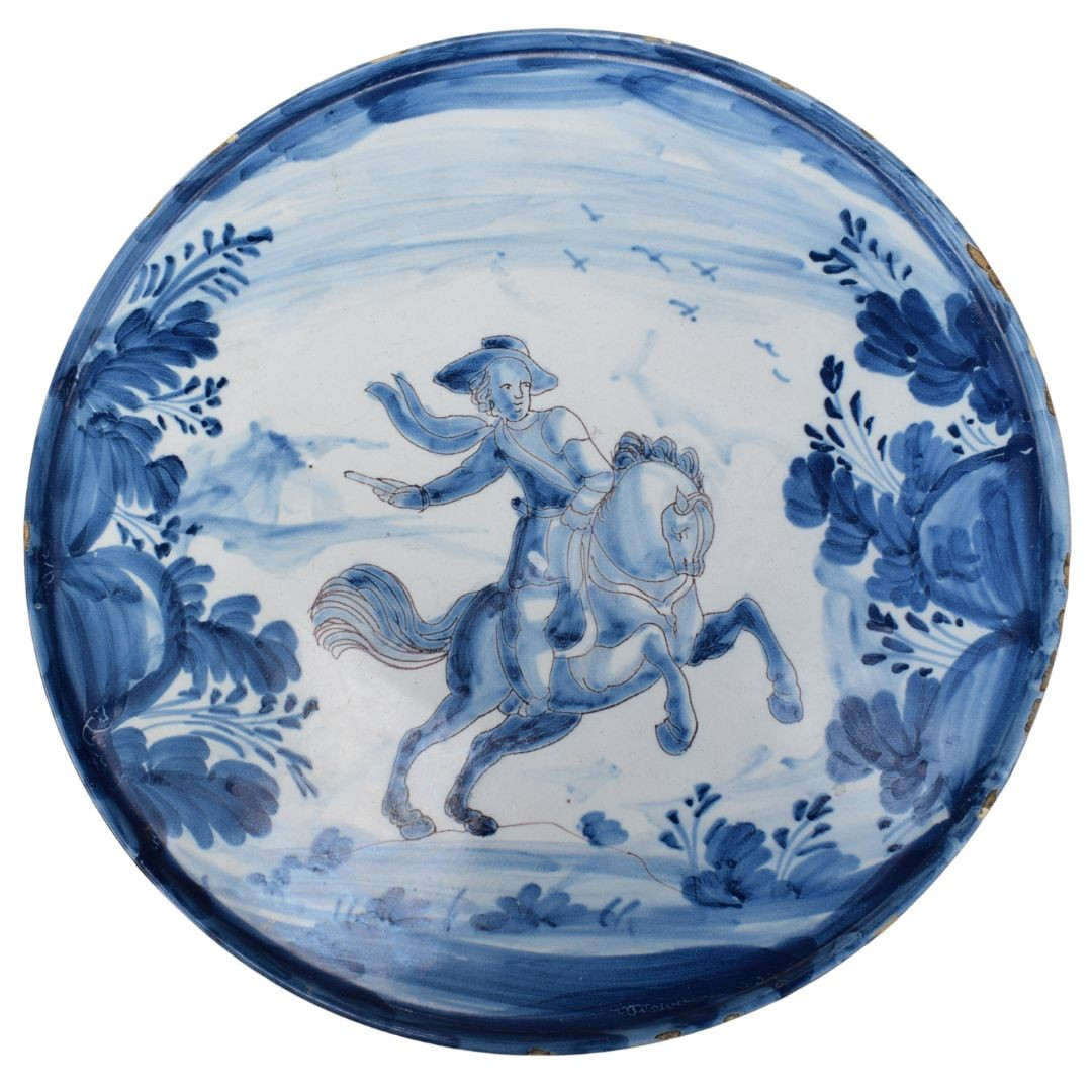 Alzatina in maiolica – Cavaliere a cavallo - Liguria, fine XVII secolo