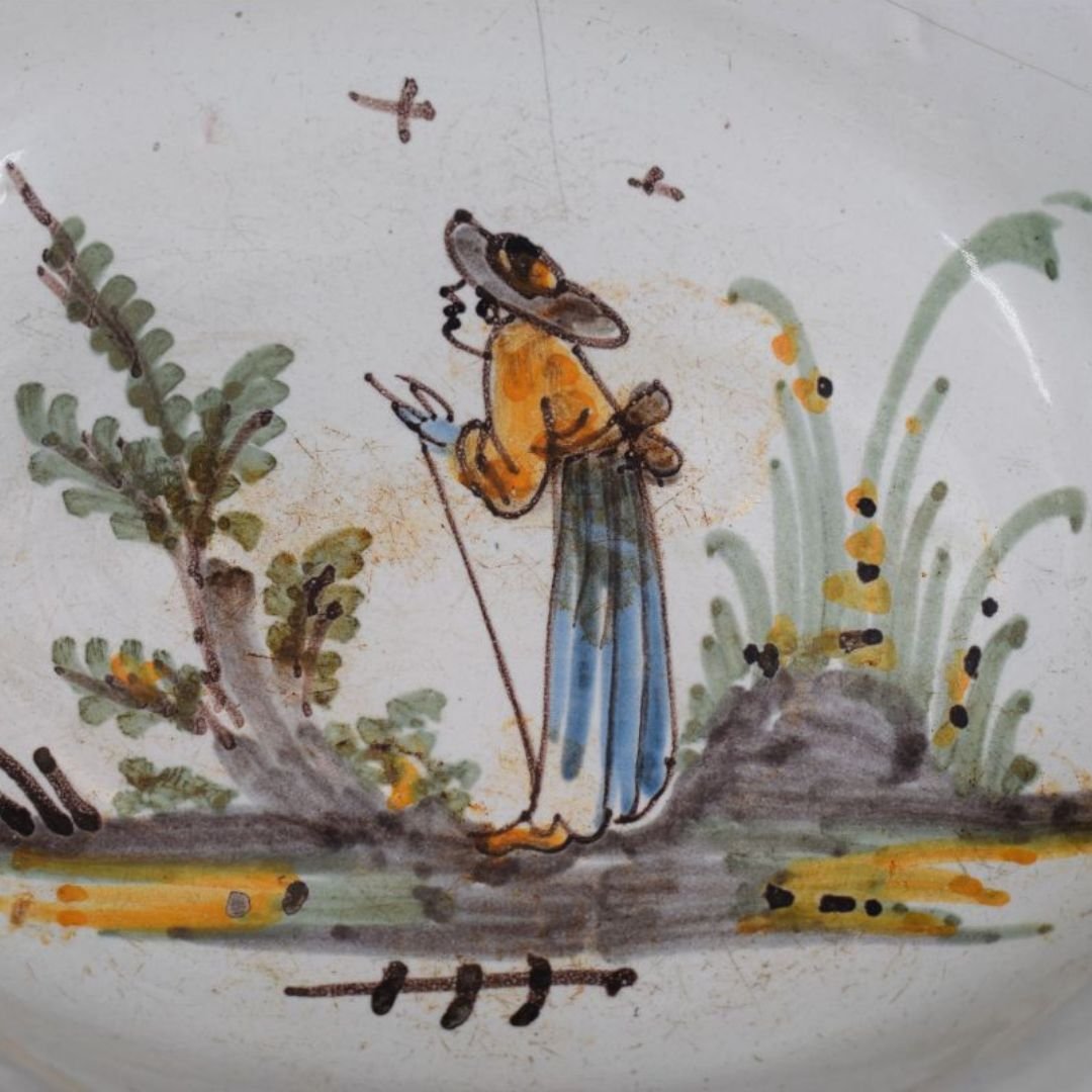 Bacile da barba in maiolica lodigiana, XVIII secolo – decoro figurato e policromia vivace-photo-4