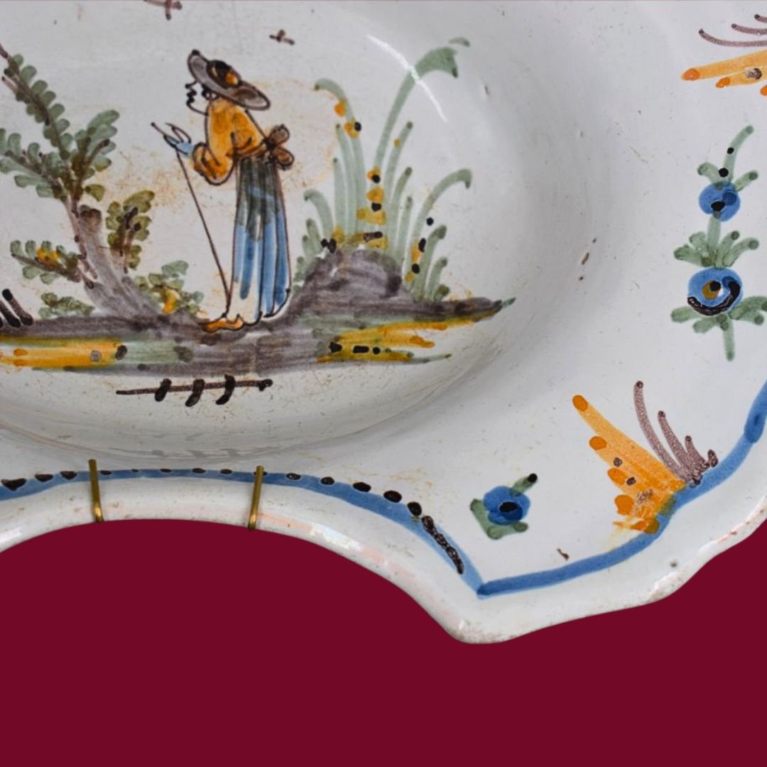 Bacile da barba in maiolica lodigiana, XVIII secolo – decoro figurato e policromia vivace-photo-1