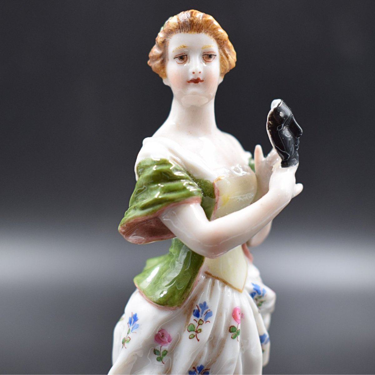 Scultura in Porcellana di Meissen – Figura della Commedia dell'Arte con Maschera -photo-2