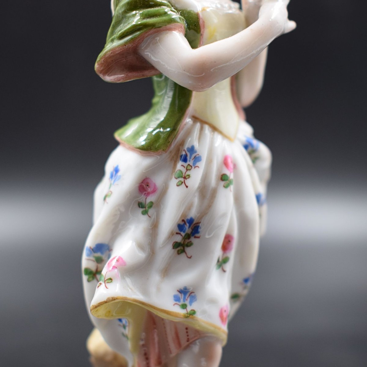Scultura in Porcellana di Meissen – Figura della Commedia dell'Arte con Maschera -photo-3