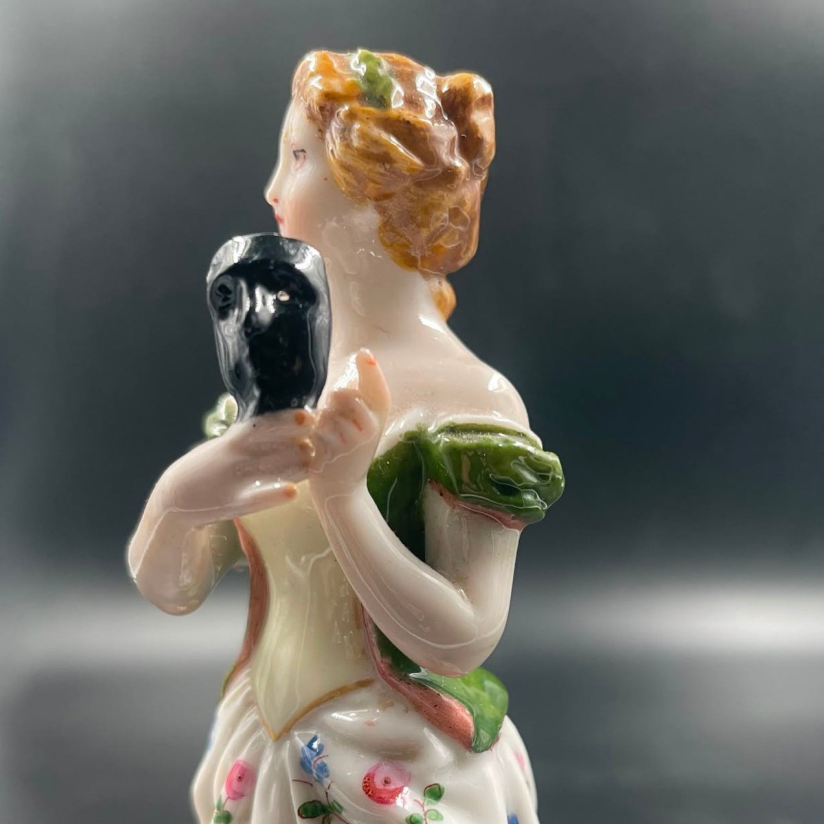 Scultura in Porcellana di Meissen – Figura della Commedia dell'Arte con Maschera -photo-4