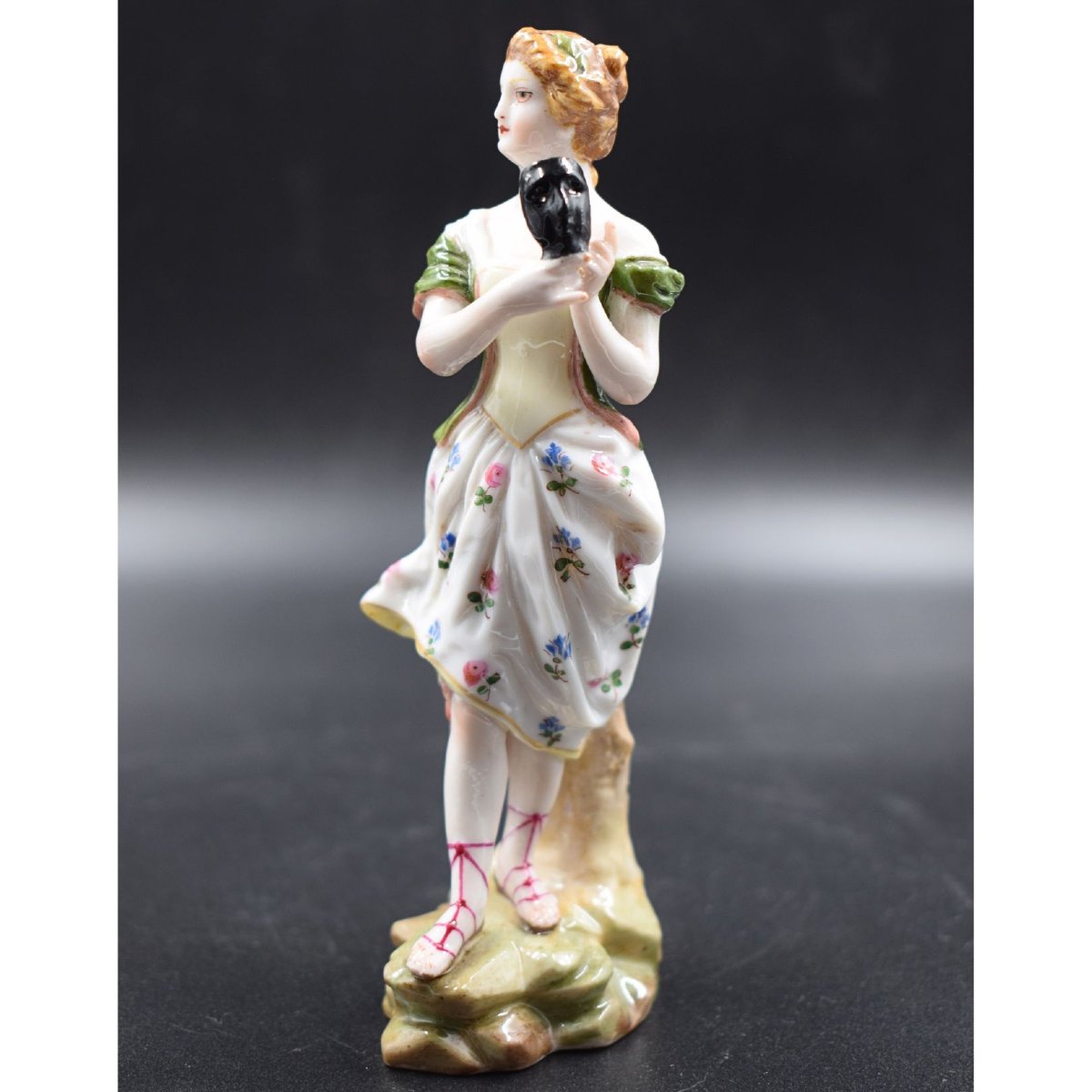 Scultura in Porcellana di Meissen – Figura della Commedia dell'Arte con Maschera 