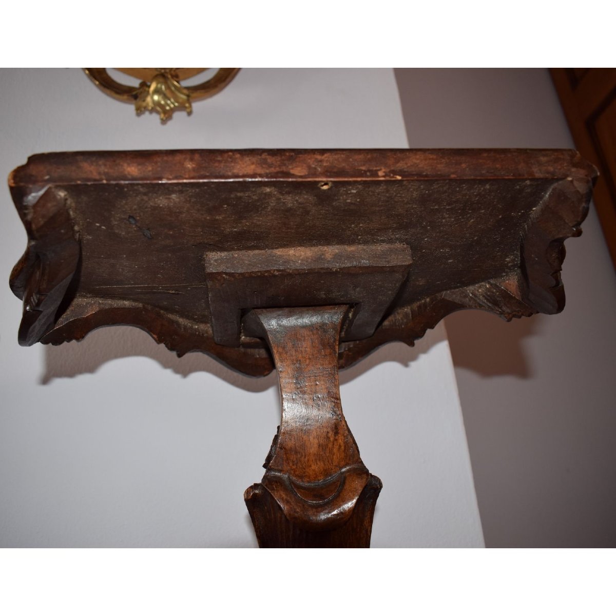 Coppia di gueridon veneziani in noce intagliato, Venezia 1720-1730-photo-5
