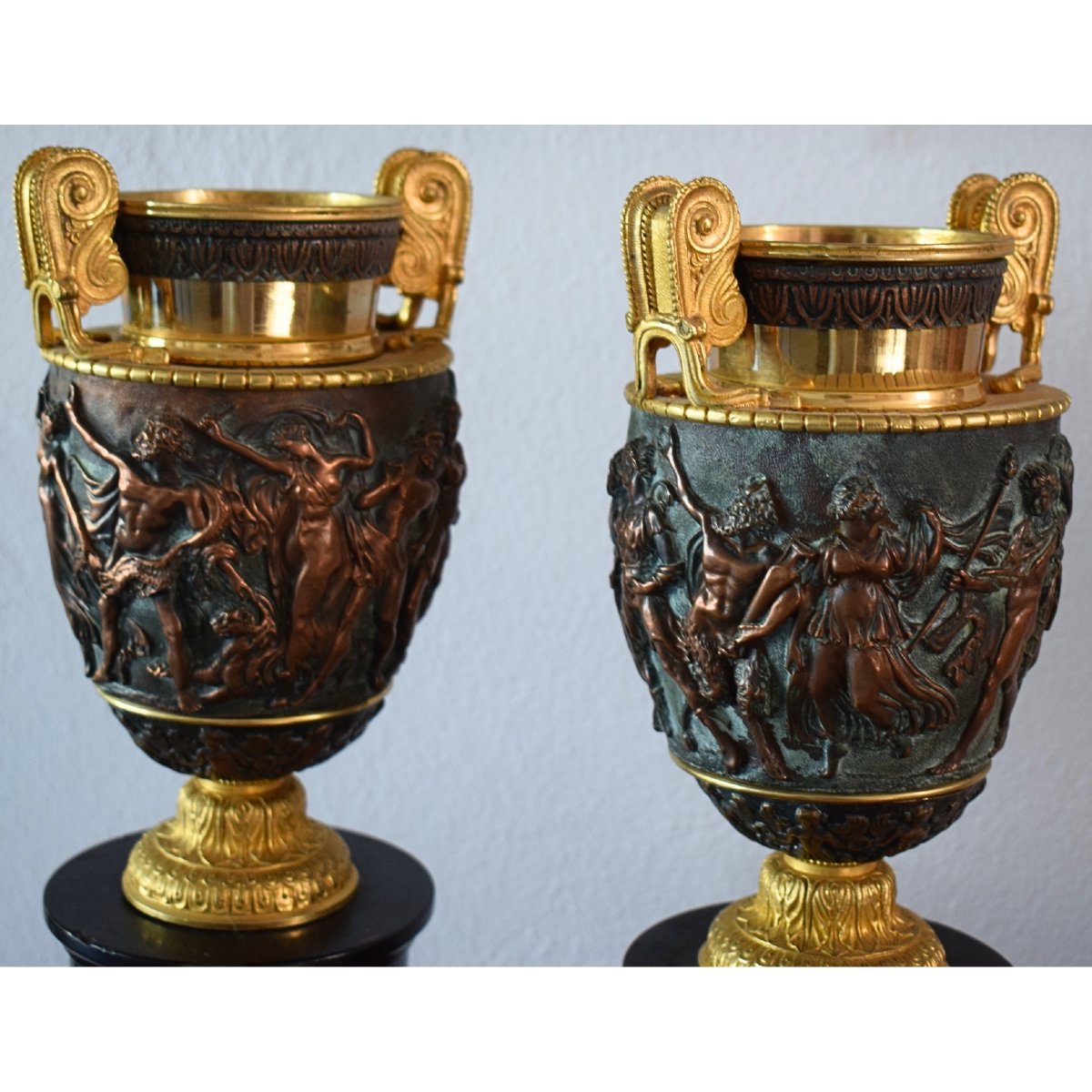 Coppia di coppe in bronzo e rame dorato e patinato con scene mitologiche, Francia XIX secolo-photo-4