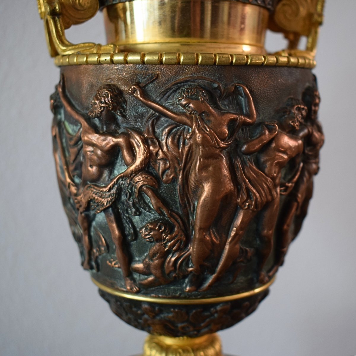 Coppia di coppe in bronzo e rame dorato e patinato con scene mitologiche, Francia XIX secolo-photo-6