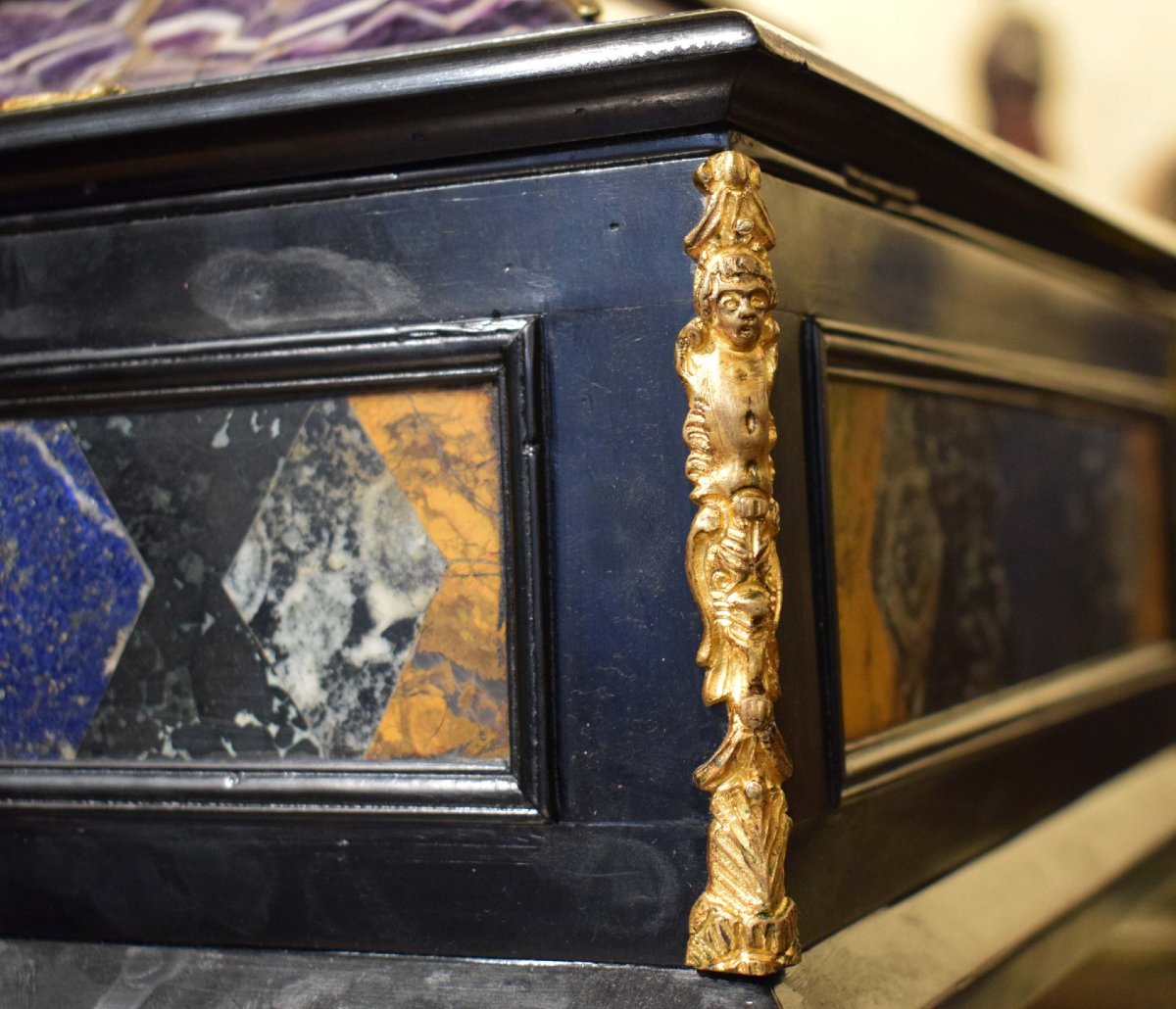 Stipo cofanetto del XIX secolo in legno ebanizzato, pietre dure policrome e bronzi dorati-photo-3