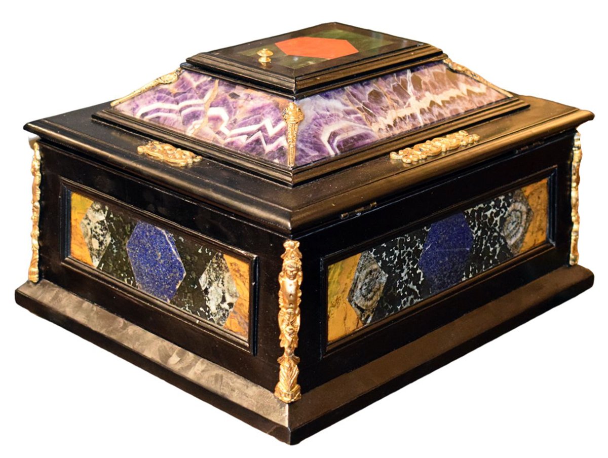 Stipo cofanetto del XIX secolo in legno ebanizzato, pietre dure policrome e bronzi dorati