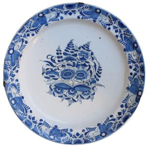Piatto da parata in maiolica della manifattura Antonibon, Nove di Bassano, XVIII secolo