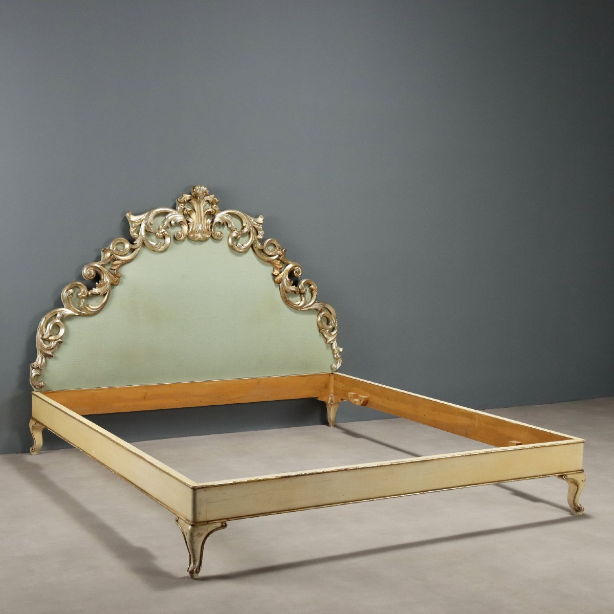 Letto Matrimoniale in Legno Laccato Italia XX Secolo