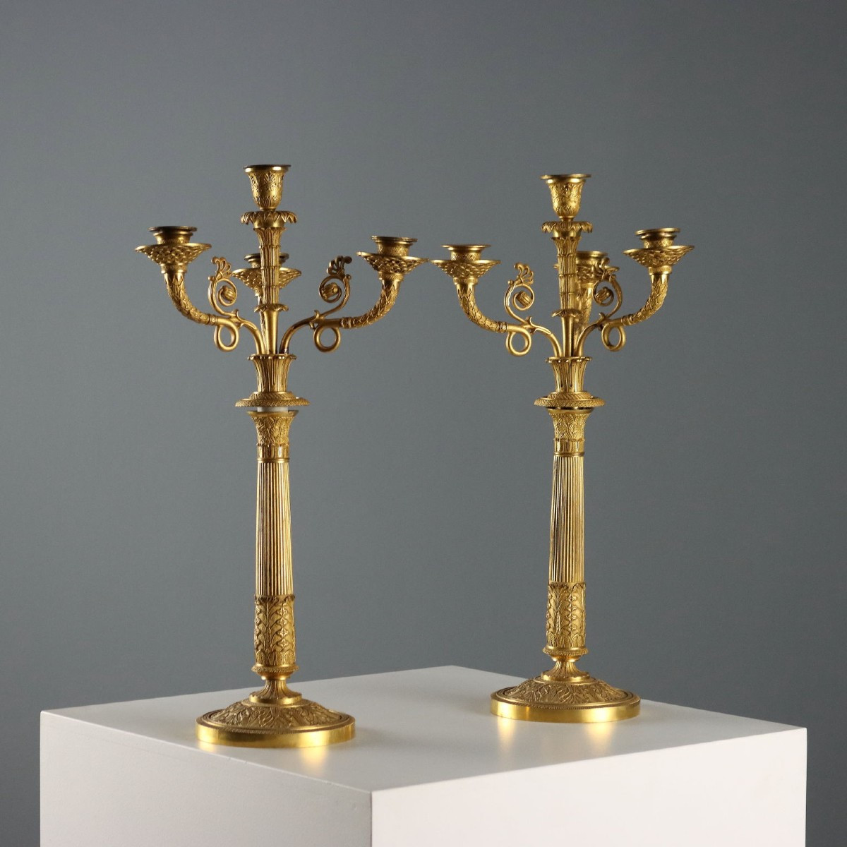 Coppia di Candelabri in Bronzo Dorato Francia Seconda Metà XIX Secolo