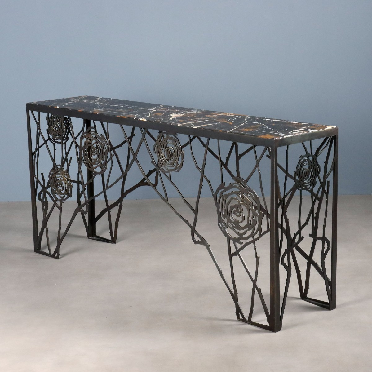 Consolle in Ottone lavorato a Motivo di Roseto fiorito Italia, XX Secolo