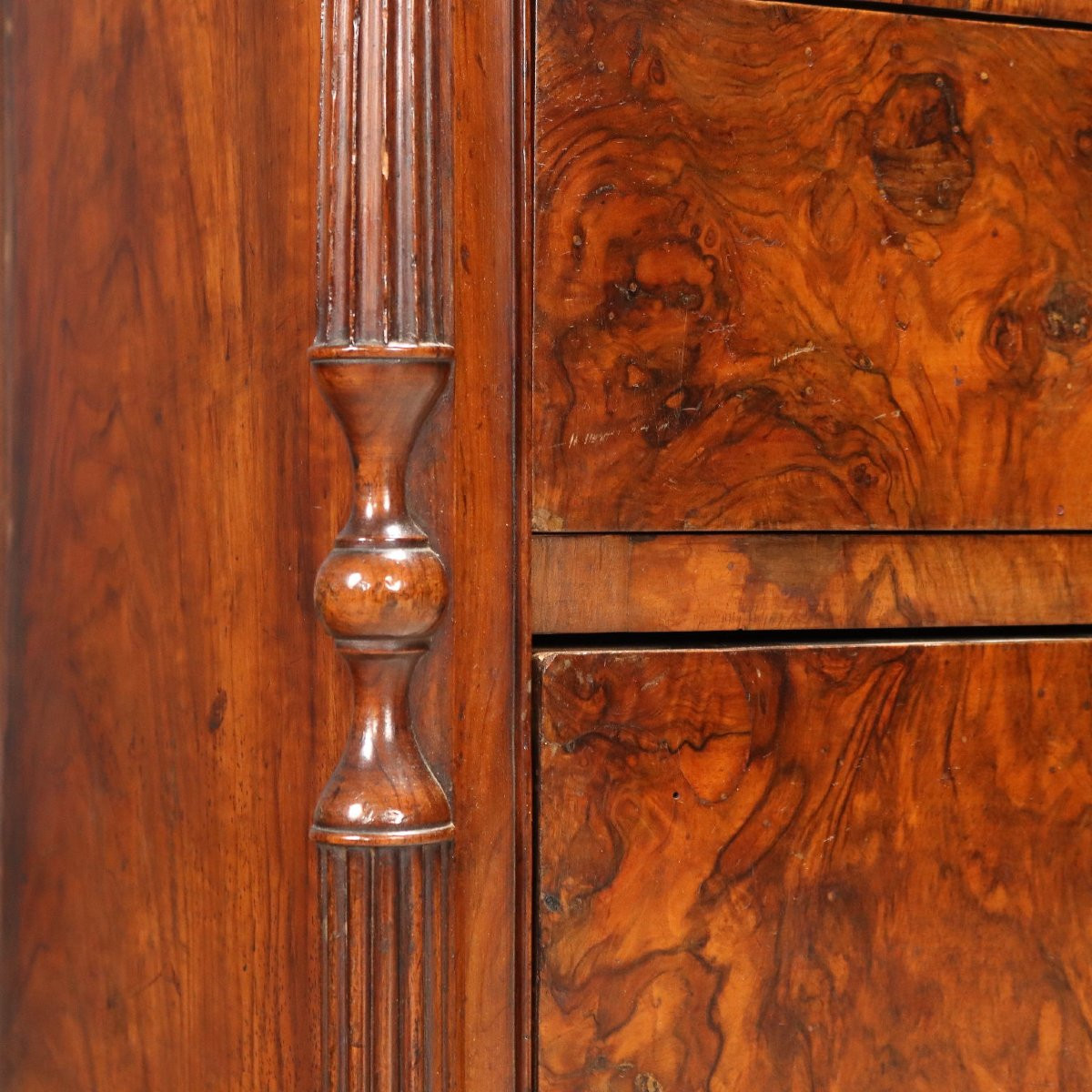 Cassettone Luigi Filippo in Noce e Radica di Noce Italia Secondo Quarto XIX Secolo-photo-1