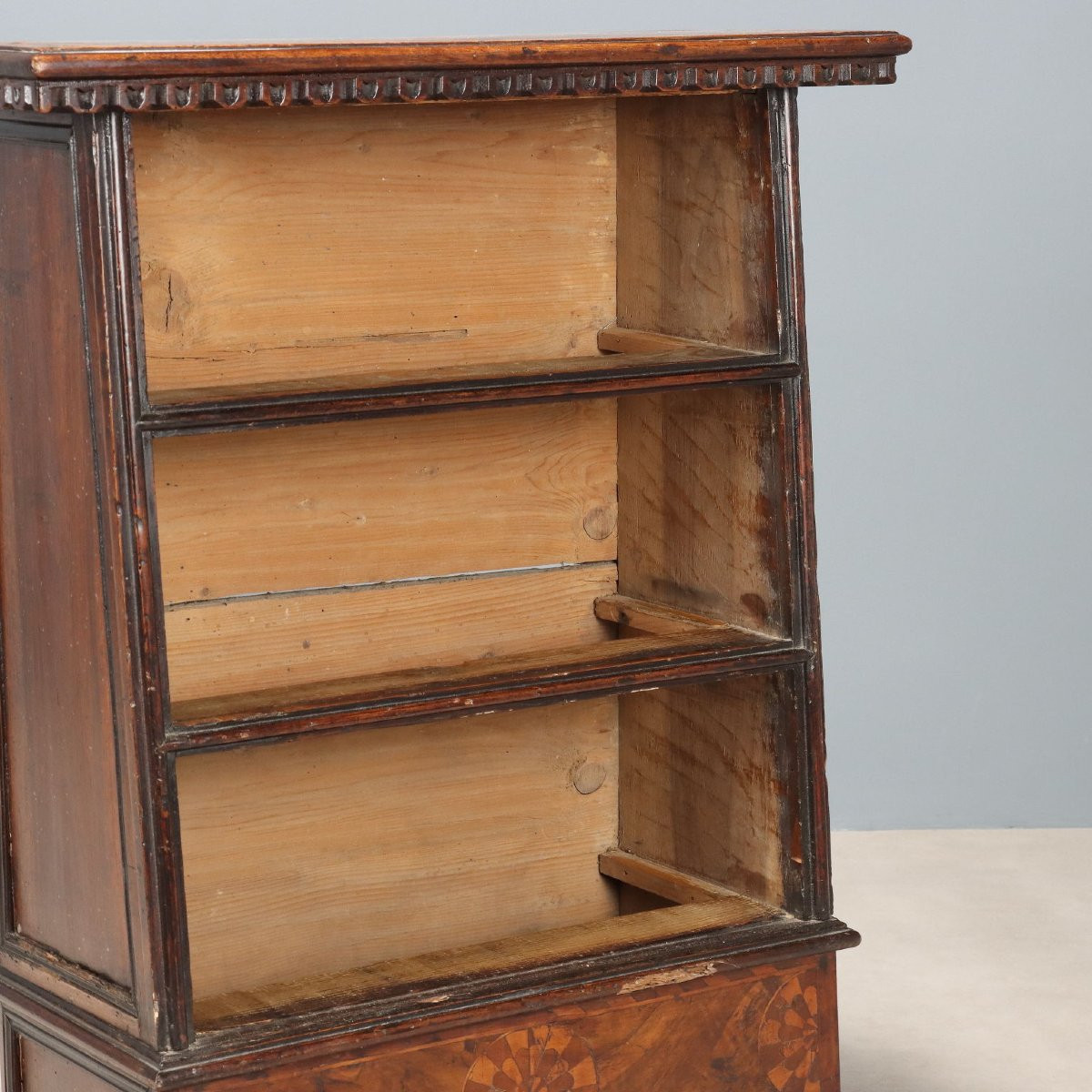 Comodino Barocco in Noce Lombardia XVII Secolo-photo-4