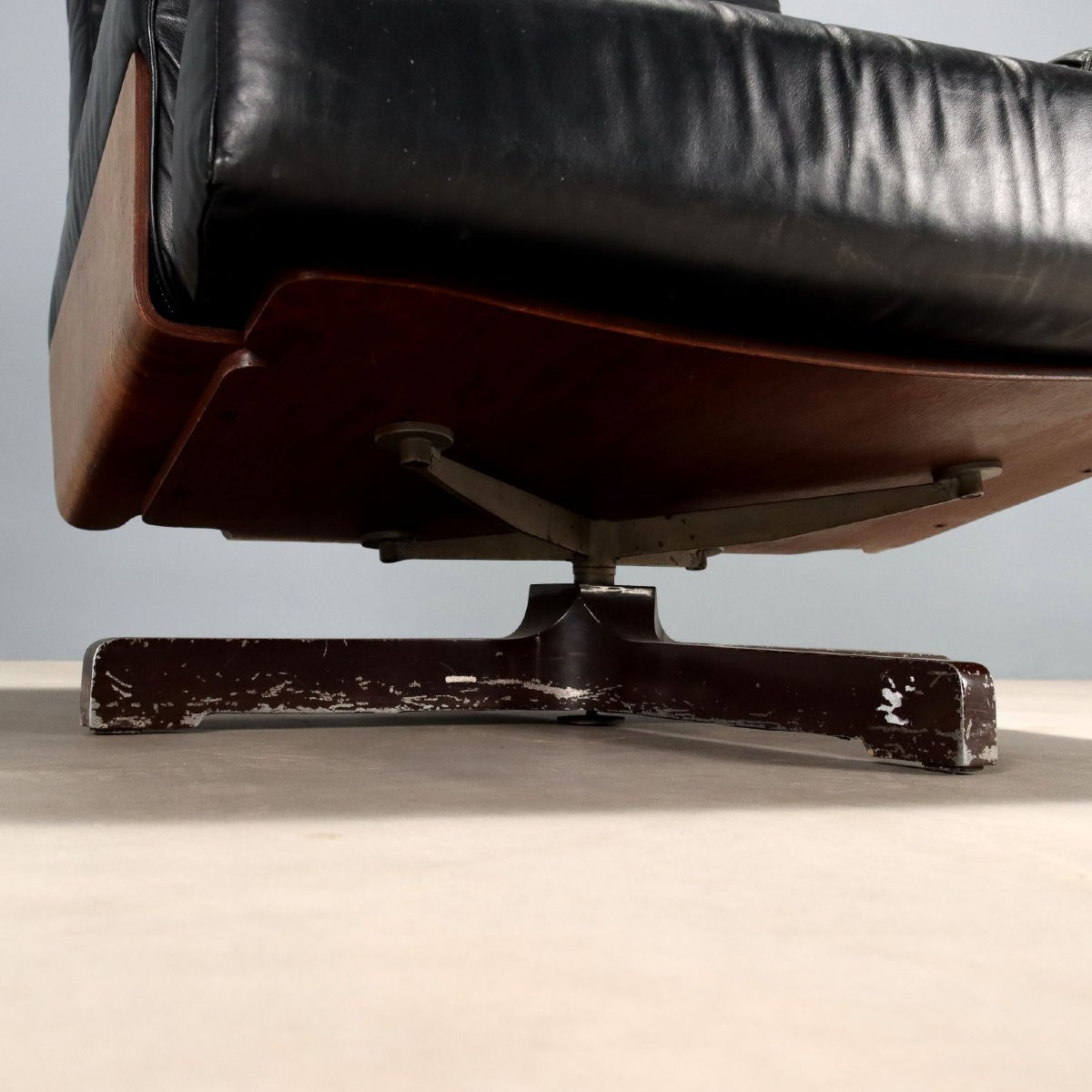 Poltrona '401' di Menilio Taro per Cinova-photo-2