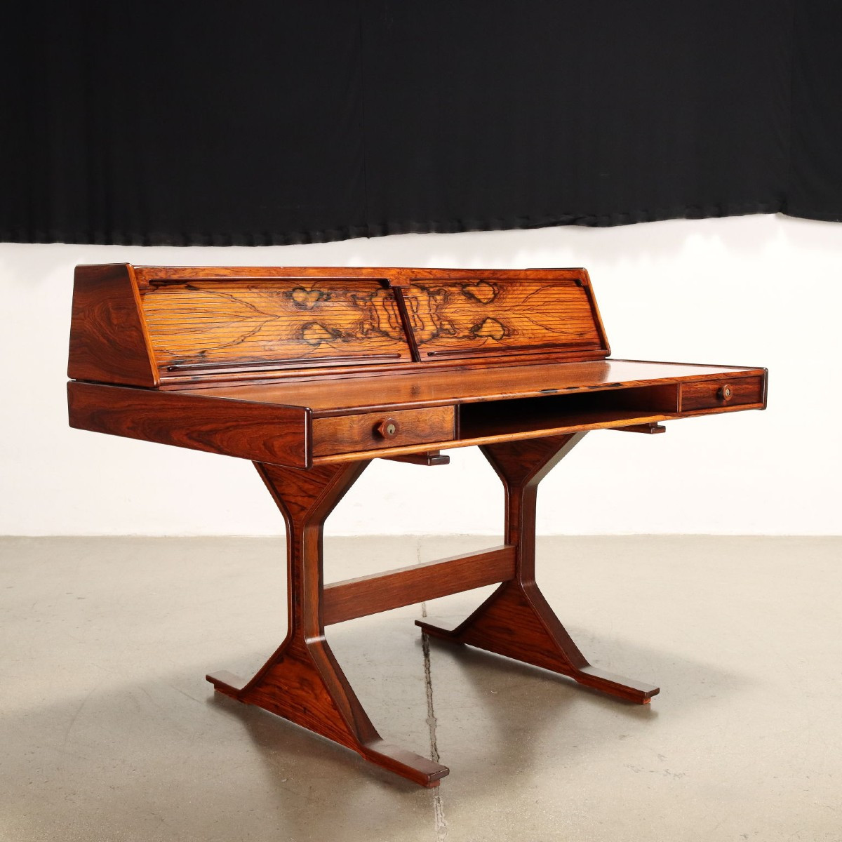 Scrittoio '530' di Gianfranco Frattini per Bernini