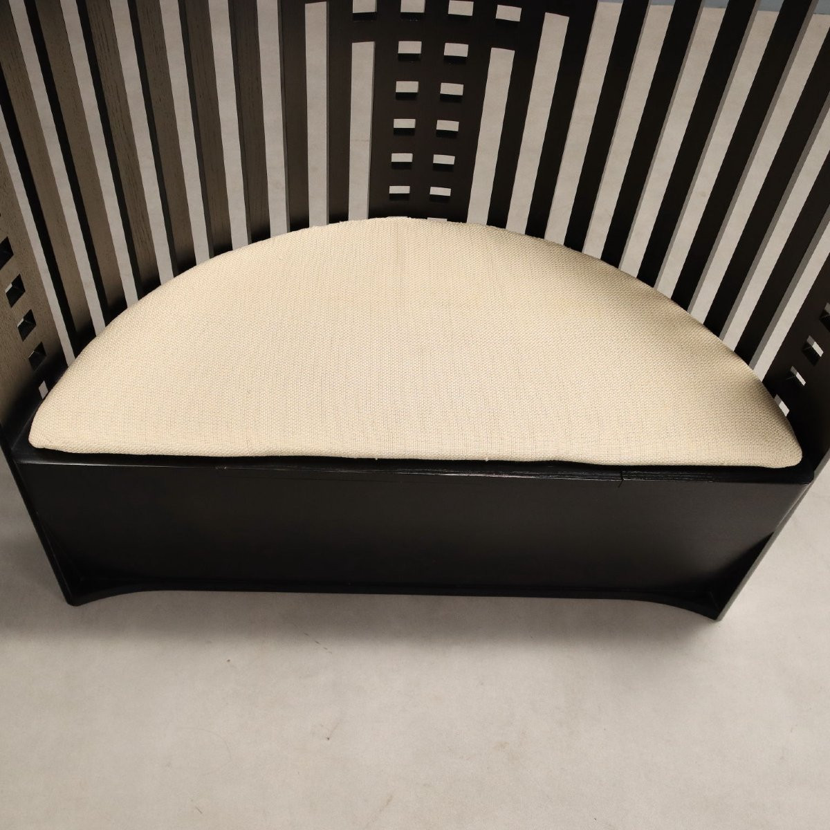 Poltrona 'Willow' di Charles Rennie Mackintosh per Cassina-photo-1