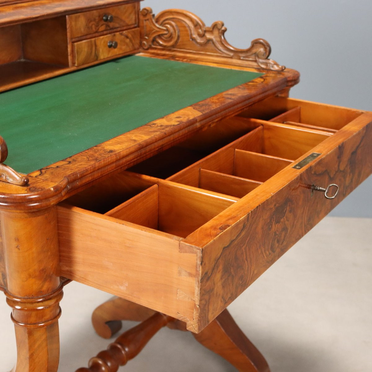 Scrittoio Luigi Filippo in Noce Italia, secondo quarto XIX Secolo-photo-1