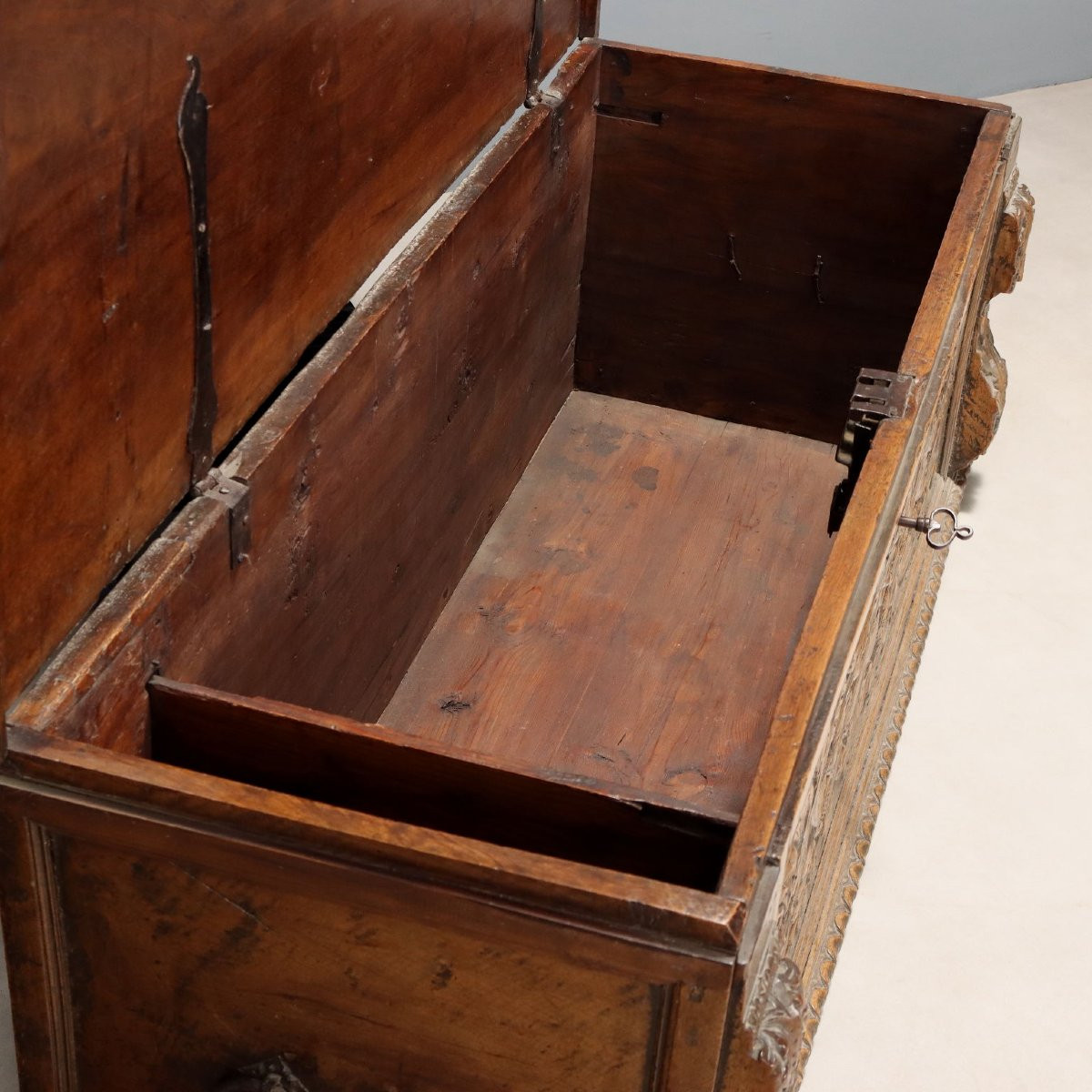 Cassapanca in Noce Italia Inizio XVIII Secolo-photo-4