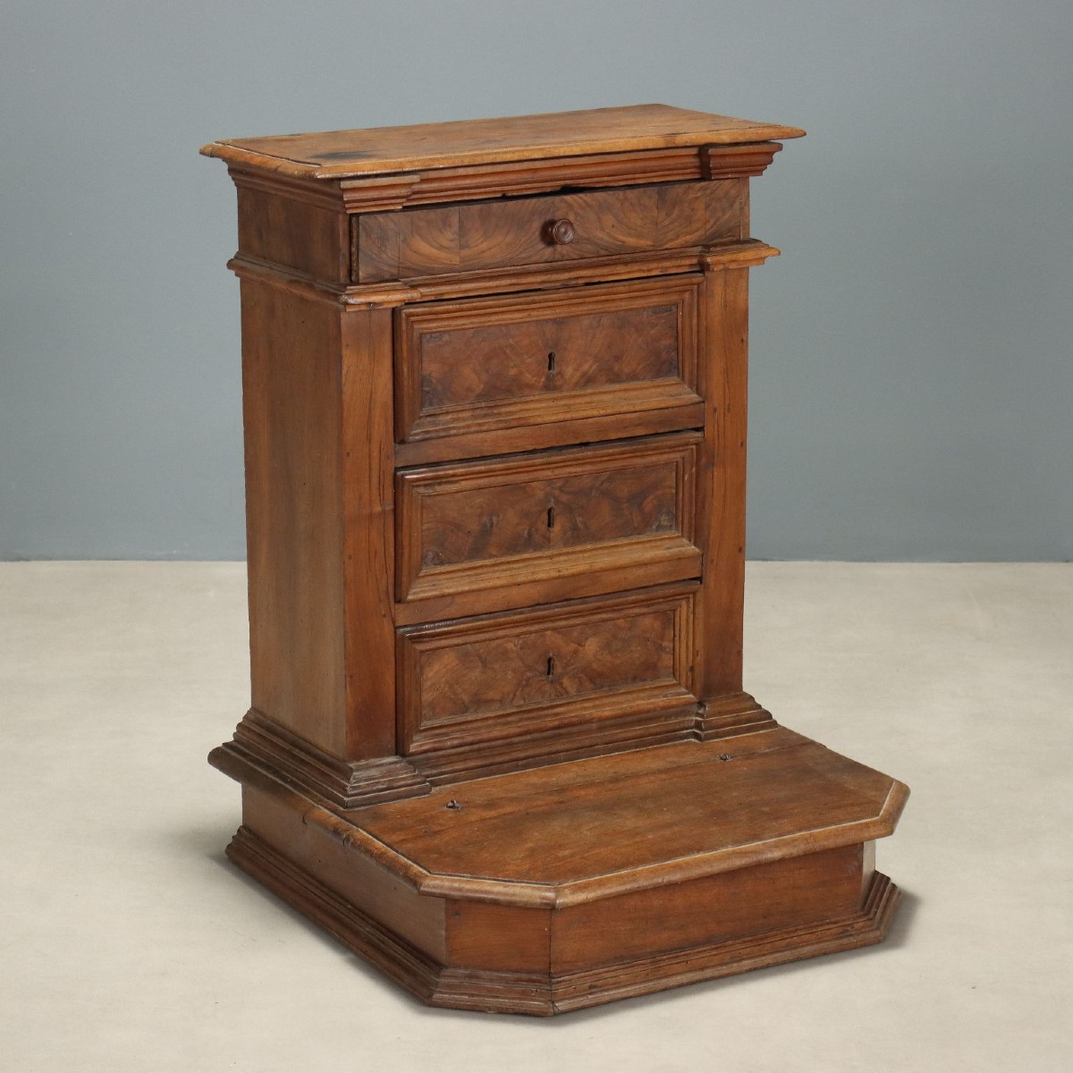 Inginocchiatoio Barocco in Noce Italia Inizio XVIII Secolo